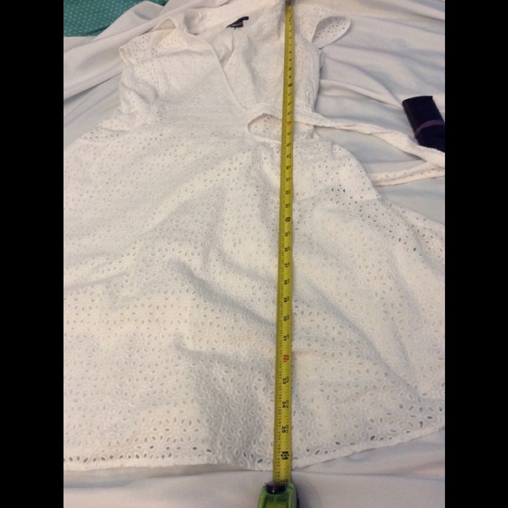 Cute INC White Eyelet Wrap Dress size 8P - Picture 14 of 14